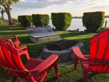 Lakeshore Inn Water Front