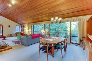 Sleeping Raven Woodland Retreat