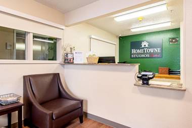 HomeTowne Studios by Red Roof Tacoma - Puyallup