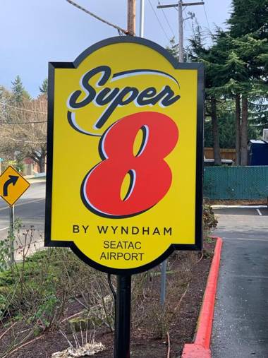 Super 8 by Wyndham SeaTac Airport