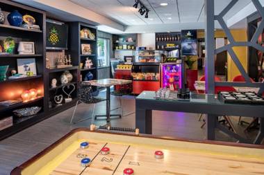 Staypineapple Hotel FIVE Downtown Seattle