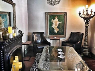 MarQueen Hotel