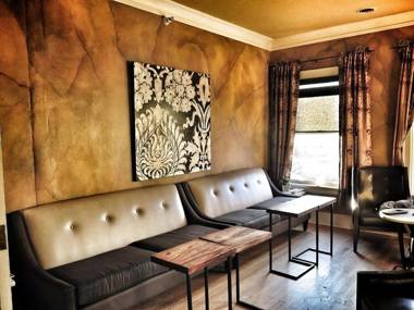 MarQueen Hotel