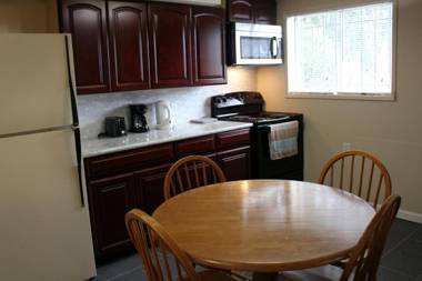 Brighton Retreat (Walk to Metro)