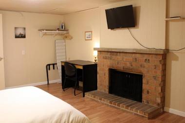 Brighton Retreat (Walk to Metro)