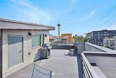 Rooftop Patio with Grill 2BR 3BA Central Walkable Location