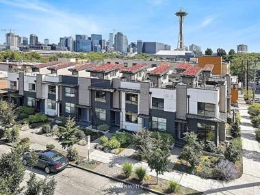 Rooftop Patio with Grill 2BR 3BA Central Walkable Location