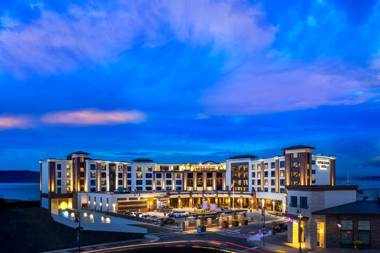 Silver Cloud Hotel Tacoma at Point Ruston Waterfront