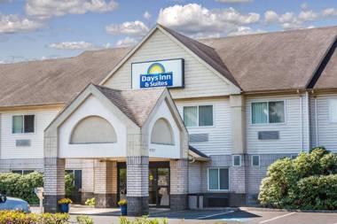 Days Inn & Suites by Wyndham Vancouver