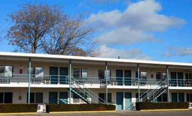 Capri Motel