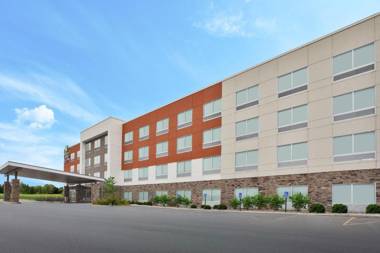 Holiday Inn Express & Suites - Parkersburg East an IHG Hotel