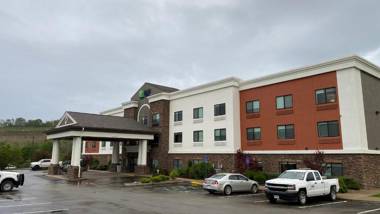 Holiday Inn Express Hotel & Suites Weston an IHG Hotel