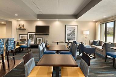 Hampton Inn Appleton-Fox River Mall Area