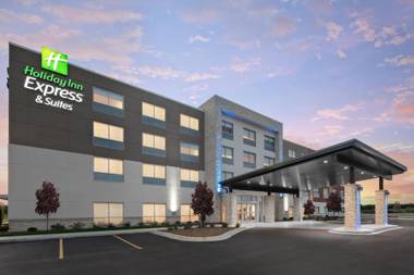 Holiday Inn Express & Suites - Elkhorn - Lake Geneva Area an IHG Hotel