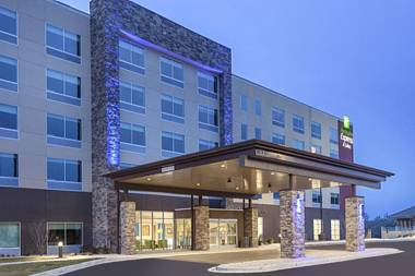 Holiday Inn Express & Suites - Hudson I-94 an IHG Hotel