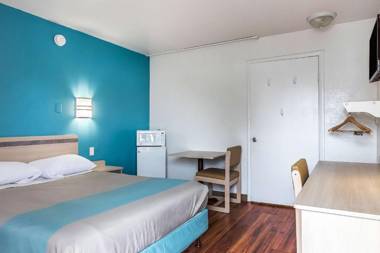 Motel 6-Janesville WI