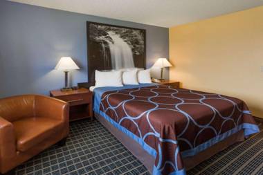 Super 8 by Wyndham Janesville