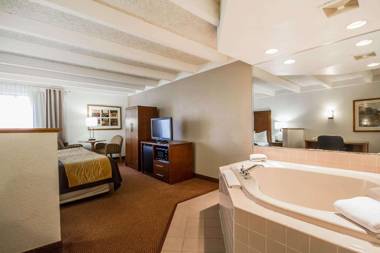 Comfort Inn & Suites Madison - Airport