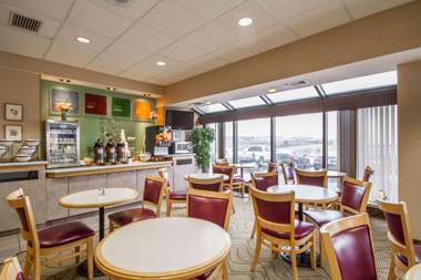 Comfort Inn & Suites Madison - Airport