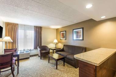 Quality Suites Milwaukee Airport