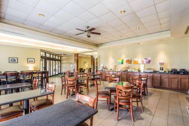 Quality Suites Milwaukee Airport