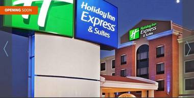 Holiday Inn Express & Suites Milwaukee NW - Park Place an IHG Hotel