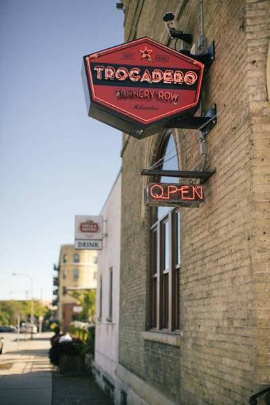 FRONTDESK 735 West Apts Westown Milwaukee