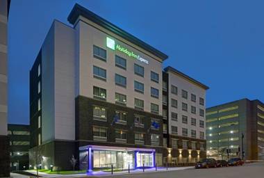 Holiday Inn Express - Milwaukee Downtown an IHG Hotel