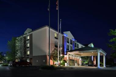 Holiday Inn Express Hotel & Suites Milwaukee-New Berlin an IHG Hotel