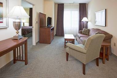 Staybridge Suites Milwaukee West-Oconomowoc an IHG Hotel