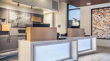 Holiday Inn Express & Suites Platteville an IHG Hotel