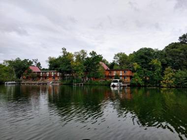 Curriers Lakeview Lodge