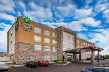 Holiday Inn Express & Suites - Rice Lake an IHG Hotel