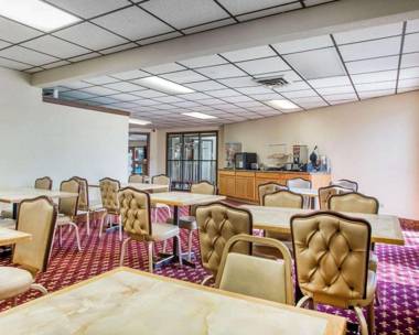 Econo Lodge Inn & Suites Stevens Point