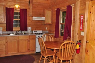 Tranquil Timbers Deluxe Cabin 6