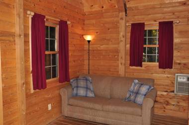 Tranquil Timbers Deluxe Cabin 6
