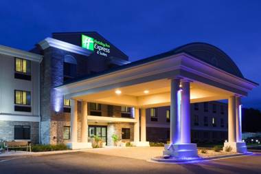 Holiday Inn Express & Suites Madison-Verona an IHG Hotel