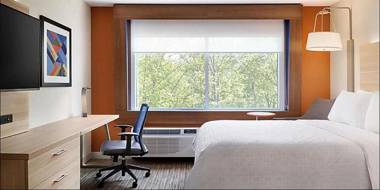 Holiday Inn Express & Suites - Madison West - Middleton an IHG Hotel