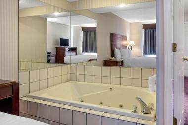 Clarion Hotel & Suites