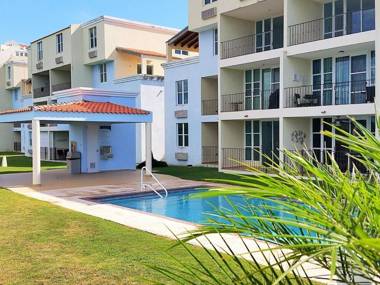 Stunning Sunset View Walking distance to private beach