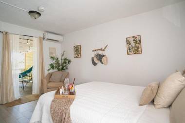 Suite for Couples with Private Deck Tub Unit 1