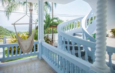 Suite for Couples with Private Deck Tub Unit 1