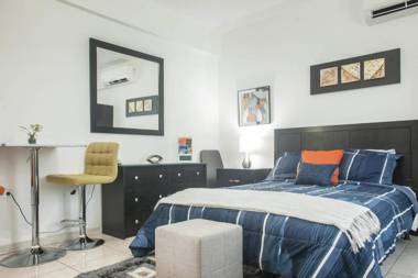 Studio with pool table just 15 minutes from the beach