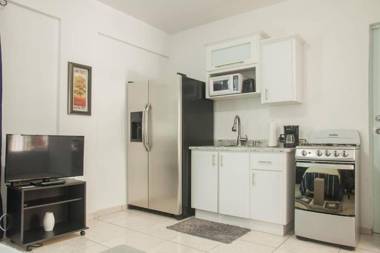 Studio with pool table just 15 minutes from the beach