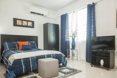 Studio with pool table just 15 minutes from the beach