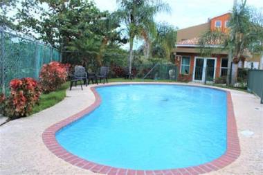 Rooftop Terrace Laundry Pool LV 206