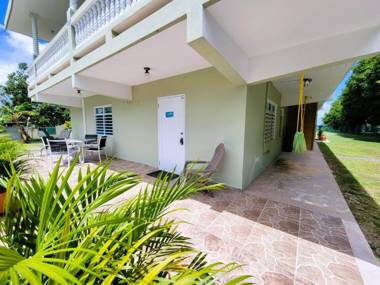 Beachaccess 2 bdr WiFi Hammock Kitchen The Reef 1