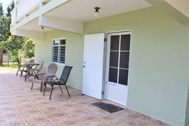 Beachaccess 2 bdr WiFi Hammock Kitchen The Reef 1