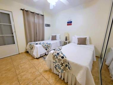 Beachaccess 2 bdr WiFi Hammock Kitchen The Reef 1