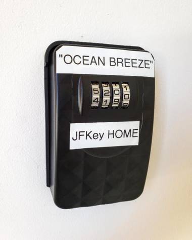 KASA Ocean Breeze - Cabana Studio Apartment BEACHFRONT CONDO POOL